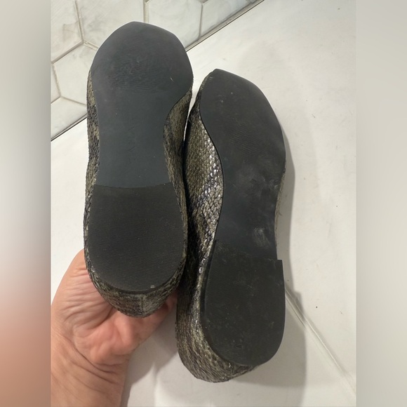 Tahari Clementine Woman’s Leather Snakeskin Flats Sz 7.5 M Green & Black In Box - Picture 10 of 13